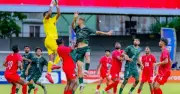 ১০ জন নিয়েও পাকিস্তানকে রুখে দিল বাংলাদেশ অলিম্পিক দল
