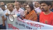 বনলতা এক্সপ্রেস প্রদর্শনী বন্ধের প্রতিবাদে মানববন্ধন
