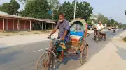 প্যাডেলের রিকশায় সংসার চালানো কঠিন, ব্যাটারিচালিত রিকশার ভিড়ে আয় কমেছে