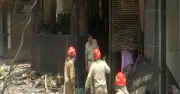 দিল্লির হোটেলে অগ্নিকাণ্ডে নিহত ২১, অবৈধ কক্ষের অভিযোগ