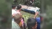 বরগুনায় বাস খাদে পড়ে নিহত ১, উদ্ধার মা ও দুই মেয়ের মরদেহ