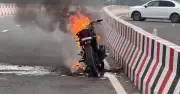রাজশাহীতে ফ্লাইওভারে মোটরসাইকেল পোড়ানোর ভিডিও ভাইরাল