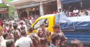 কসবায় মব তৈরি করে বিজিবির জব্দ করা চোরাইপণ্যবোঝাই পিকআপ ছিনিয়ে নিল চোরাকারবারিরা