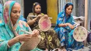 তীব্র গরমে বেড়েছে হাতপাখার চাহিদা, উৎপাদনে ব্যস্ত নিকলীর নারীরা