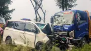 ট্রাক-মাইক্রোবাস সংঘর্ষে দুই ভাই নিহত, মা-বাবা-দাদি গুরুতর আহত
