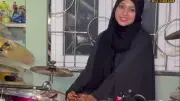 হিজাবি তরুণীর ড্রামিং ভাইরাল, ভাঙছে স্টিরিওটাইপ