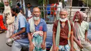 কাজের আশায় নির্মাণশ্রমিকদের অপেক্ষা