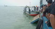 রাজবাড়ীতে ফেরিঘাটে বাস ডুবি, হতাহত নেই