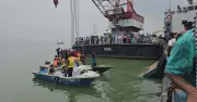 রাজবাড়ীতে ফেরিঘাটে বাস নদীতে, চালক ও সহকারী উদ্ধার