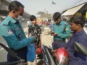 টঙ্গী সেতুতে পুলিশের মুঠোফোন তল্লাশি আইন লঙ্ঘন: বিশেষজ্ঞ