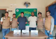 রাজশাহীতে দুধবাহী লরি থেকে ছিনতাই: দুইজন গ্রেপ্তার, উদ্ধার ৩৩ হাজার টাকা ও খেলনা পিস্তল