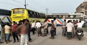 মাদারগঞ্জে বাসচালককে মারধর ও ছাত্রদল কর্মীকে কুপিয়ে আহত, বাস ধর্মঘট