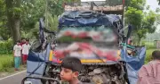 টাঙ্গাইলে ট্রাকের পেছনে পিকআপের ধাক্কায় নিহত ৪