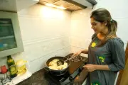 রান্নাঘরের তাপমাত্রা বেশি থাকায় গৃহকর্মীরা গরমে অসুস্থ হওয়ার ঝুঁকিতে