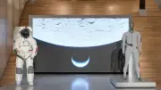 প্রাদার বিশেষ পোশাক চাঁদে যাবে নভোচারীদের