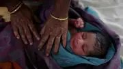 ভারতে প্রথমবারের মতো প্রজননহার সীমার নিচে, উদ্বেগ বাড়ছে
