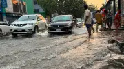 টানা বৃষ্টিতে ঢাকার সড়কে জলাবদ্ধতা, দুর্ভোগে নগরবাসী