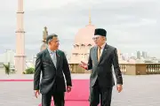 বাংলাদেশ-মালয়েশিয়া বাণিজ্য ও বিনিয়োগ বৃদ্ধিতে সম্মত, প্রতিরক্ষা পথনকশা তৈরির সিদ্ধান্ত