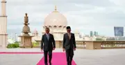 মালয়েশিয়ায় পৌঁছে উষ্ণ অভ্যর্থনা পেলেন বাংলাদেশের প্রধানমন্ত্রী তারেক রহমান