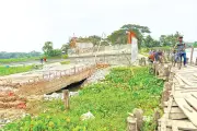 মনিরামপুরে সেতু নির্মাণ শেষ না হওয়ায় ২০ গ্রামের মানুষের চরম দুর্ভোগ