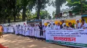 প্রধান শিক্ষকের অব্যাহতি দাবিতে নরসিংদীতে মানববন্ধন