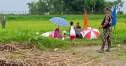 কুড়িগ্রামে সীমান্ত শূন্যরেখায় আটকে থাকা পরিবার, ৫২ ঘণ্টা মানবেতর জীবন