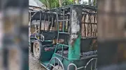 ফেনীতে পৃথক ঘটনায় প্রবাসীর স্ত্রী ও যুবলীগ নেতা খুন, শরণখোলায় ইজিবাইক পুড়িয়ে দেওয়ার অভিযোগ