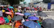 তেজগাঁওয়ে বকেয়া বেতনের দাবিতে শ্রমিকদের সড়ক অবরোধ, দুই ঘণ্টা পর সড়ক ছাড়লেন