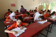 প্রাথমিক বিদ্যালয়ে পরীক্ষার ফি নেওয়ার সিদ্ধান্ত থেকে সরে আসছে মন্ত্রণালয়