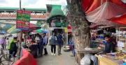 মেট্রো স্টেশনের বাইরে হকার-অটোরিকশার দখল, বাড়ছে যাত্রীদের ভোগান্তি