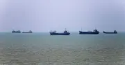 ইরানের বিপ্লবী গার্ডের হরমুজ প্রণালী পারাপারে কঠোর সতর্কবার্তা