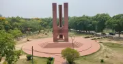 জাবিতে ছাত্রীদের গোপন ভিডিও ধারণ, বহিরাগত যুবক আটক