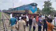 ফেনীতে মেঘনা এক্সপ্রেসের ইঞ্জিনে আগুন, চট্টগ্রামগামী ট্রেন আটকে ভোগান্তি