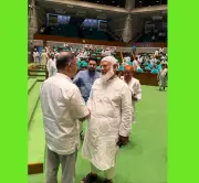 সংসদে বিরোধী দলীয় নেতার সাথে প্রধানমন্ত্রী তারিকের শুভেচ্ছা বিনিময়