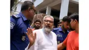আ.লীগ নেতার বাড়িতে পুলিশের অভিযান, স্বজনদের বাধায় রক্ষা ফিসারির পাড়ে গাঁজা চাষ, তোলপাড়