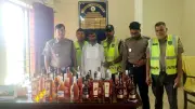 পুলিশের অভিযানে ভারতীয় মদসহ একজন গ্রেফতার