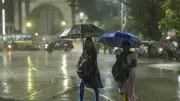 সারাদেশে বৃষ্টির সম্ভাবনা, ভারী বর্ষণের আভাস