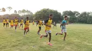 রাজশাহীর কাঁঠালপাড়ায় যুবসংঘের উদ্যোগে ইজারা নেওয়া মাঠে ফুটবলচর্চা