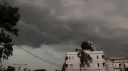 দেশের কয়েকটি এলাকায় ঝড়বৃষ্টির সম্ভাবনা