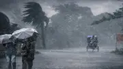 ৫ জেলায় ৬০ কিমি বেগে ঝড়ের আভাস, খুলনার অতিরিক্ত পুলিশ কমিশনার প্রত্যাহার