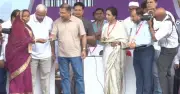 তৃতীয় ধাপে পরিবার কার্ড বিতরণ শুরু করলেন প্রধানমন্ত্রী তারিক রহমান