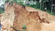 মীরসরাইয়ে পাহাড় কাটার সময় মাটি ধসে কিশোরের মৃত্যু