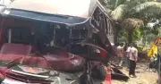 খুলনায় ত্রিমুখী সংঘর্ষে শিক্ষার্থীসহ আহত ১৬