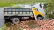 ব্রাহ্মণবাড়িয়ায় ইটবোঝাই ট্রাক খাদে পড়ে ২ শ্রমিক নিহত