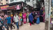 বন্ধ কারখানা খোলা ও বেতনের দাবিতে শ্রমিকদের বিক্ষোভ, পুলিশের সঙ্গে পাল্টাপাল্টি ধাওয়া