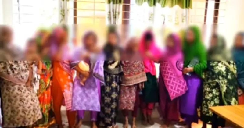 সিরাজগঞ্জে নারী ছিনতাইকারী চক্রের ১১ সদস্য গ্রেফতার