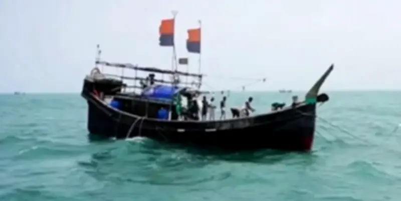 ১৭ জেলে তিন দিন ধরে বঙ্গোপসাগরে ভাসছে, উদ্ধার অভিযান চলছে