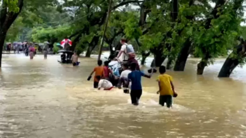 সাতক্ষীরায় বাস-অটোরিকশা সংঘর্ষে নিহত ২, আহত ১০