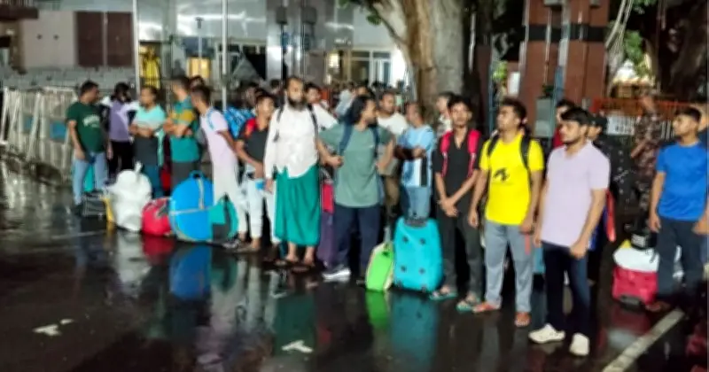 ভারত থেকে ফেরত ৫০ বাংলাদেশি, ট্রাভেল পারমিটে বেনাপোল সীমান্তে হস্তান্তর