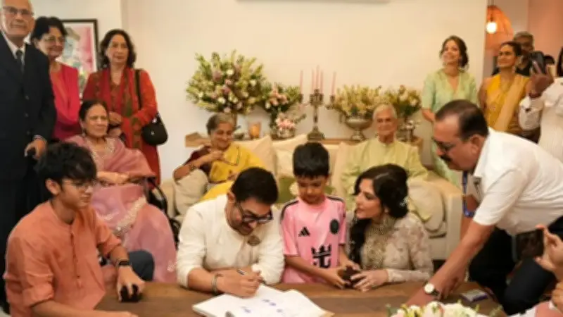 তিন সন্তানের উপস্থিতিতে তৃতীয়বার বিয়ে করলেন আমির খান